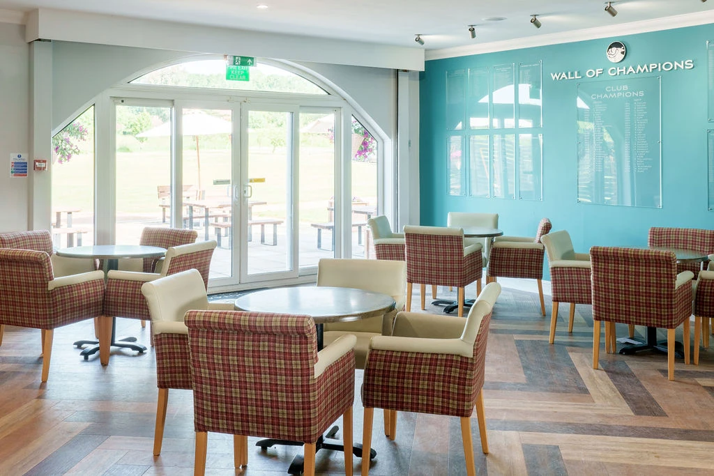 wickham-park-golf-club-clubhouse-lounge-seating
